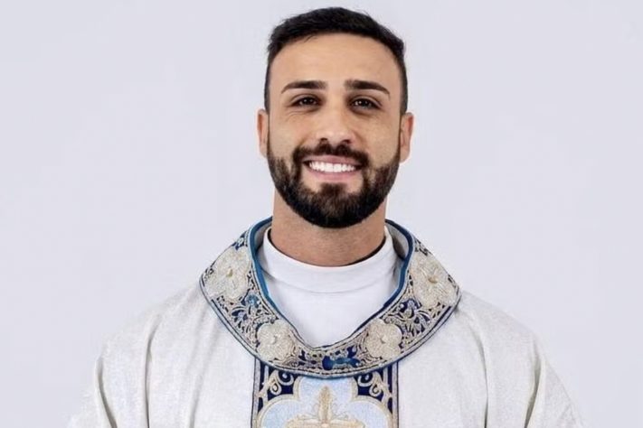 Paróquia de MG suspende comentários de vídeo após padre 'bonitão' chamar atenção de internautas – Reprodução/Diocese da Campanha