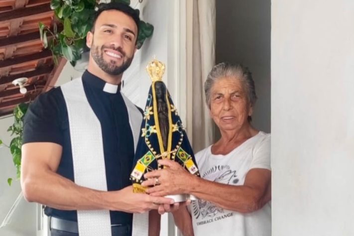 Paróquia de MG suspende comentários de vídeo após padre 'bonitão' chamar atenção de internautas – Reprodução/Instagram