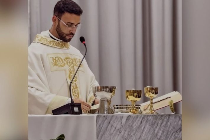 Paróquia de MG suspende comentários de vídeo após padre 'bonitão' chamar atenção de internautas – Reprodução/Instagram