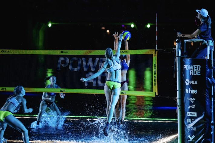 Torneio de vôlei disputado dentro de rio na Eslovênia viraliza nas redes sociais – Divulgação/VOW
