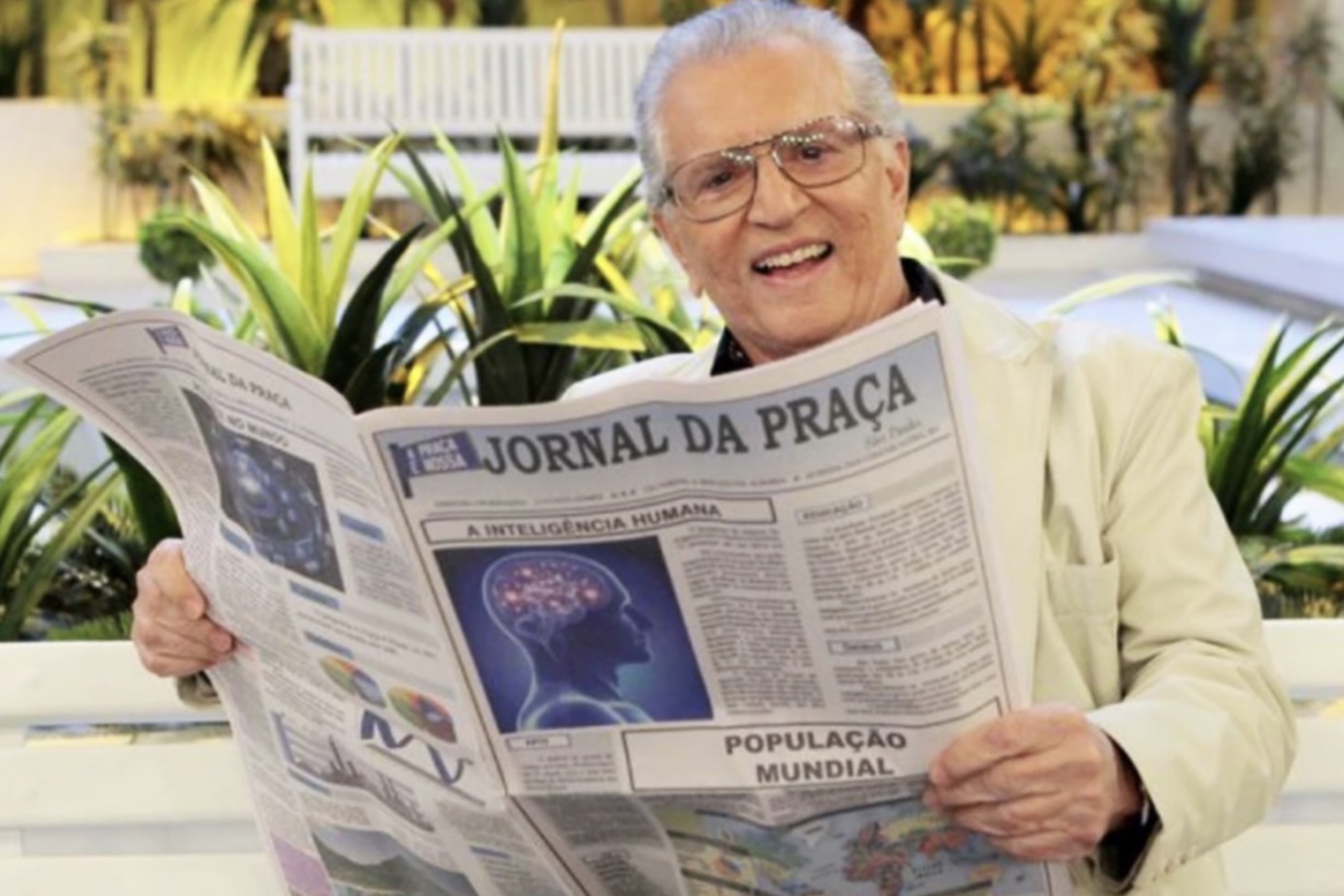 Entre seus trabalhos estão 'Família Trapo', exibida entre 1967 e 1971, 'Os Trapalhões' e programas com o humorista Ronald Golias. Seu maior destaque, porém, é 'A Praça é Nossa', exibido pelo SBT desde 1987, no qual recebe comediantes que interpretam personagens em um banco de praça. -  (crédito: Divulgação/SBT)