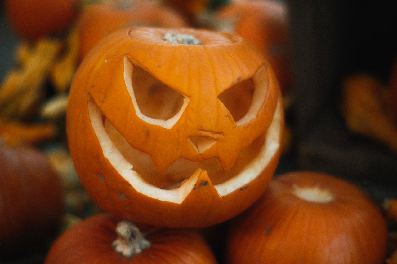 No Brasil, o Halloween ganhou espaço a partir dos anos 1980, sobretudo por meio de escolas regulares e cursos de inglês. Nas décadas seguintes, a influência da cultura pop norte-americana, difundida por filmes, séries de televisão, músicas, publicidade e estratégias comerciais, contribuiu para popularizar a comemoração. Hoje, a festa movimenta desde eventos escolares e de condomínios até o comércio de rua.