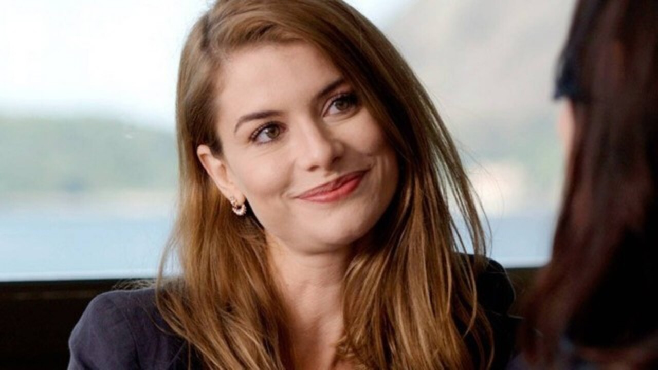 Alinne também afirmou que, caso enfrente dificuldades para conseguir determinados papéis na televisão, poderá dar continuidade à carreira no teatro. Ao refletir sobre o futuro, a atriz imaginou que, quando chegar aos 100 anos, olhará para os 40 como uma fase da juventude, perspectiva que reforça sua visão sobre o envelhecimento e as possibilidades que cada etapa da vida oferece.

