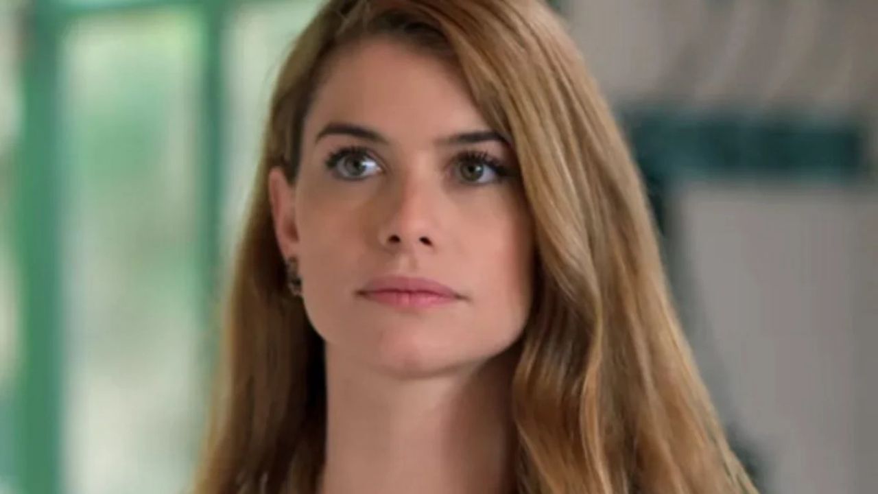 Entre seus trabalhos de destaque na emissora estão Clara, de “Mulheres Apaixonadas”, e Nina, de “Como Uma Onda”, sua primeira protagonista na teledramaturgia. Em 2007, interpretou sua primeira vilã, a psicopata Maria Sílvia, em “Duas Caras”. Dois anos depois, viveu a ex-modelo Luciana em “Viver a Vida”, novela de Manoel Carlos, e fez bastante sucesso na pele da personagem.
