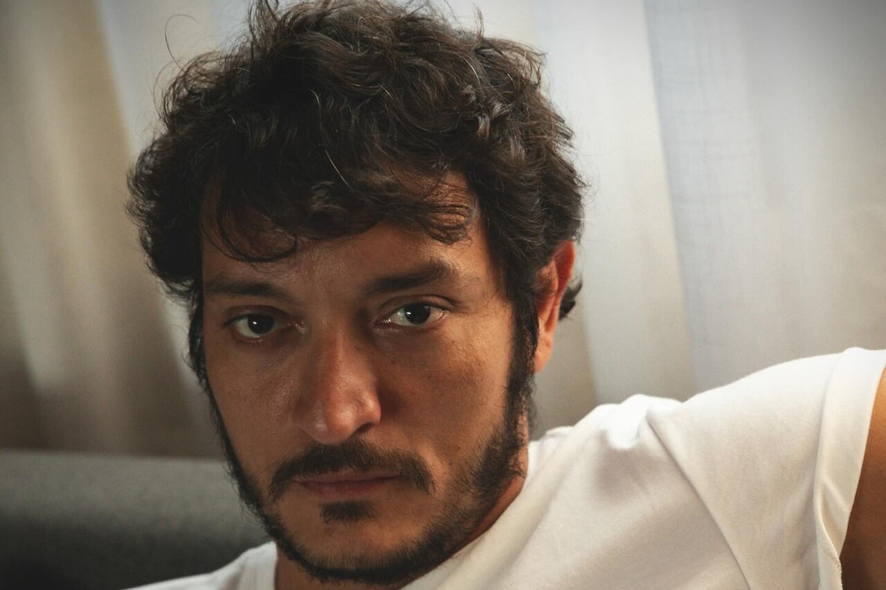Nascido em Recife, Pernambuco, em 18 de novembro de 1985, Allan Souza Lima estudou interpretação na Casa das Artes de Laranjeiras (CAL), no Rio de Janeiro. Ele iniciou a carreira no teatro e estreou na televisão em 2007, quando interpretou o mutante Meduso, na  novela “Os Mutantes”, exibida pela Record.
