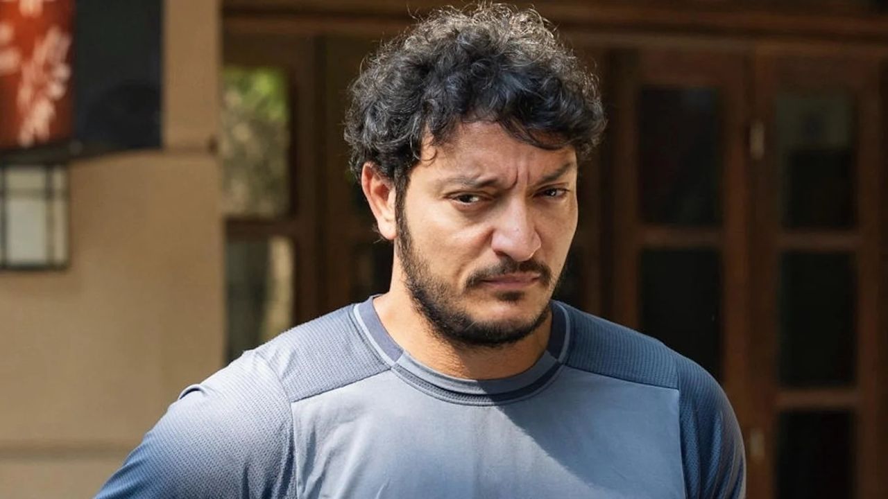 Allan Souza Lima, de 40 anos, revelou que quase foi agredido na rua por causa de Tom, seu personagem na novela “Quem Ama Cuida”, da Globo. Em entrevista ao jornal “Extra”, o ator contou que nunca recebeu tanto hate ao longo da carreira e afirmou que cerca de seis em cada dez comentários que recebe são de espectadores que evitam suas cenas por se sentirem mal com o comportamento do personagem.
 -  (crédito: Divulgação / TV Globo / Manoella Mello)