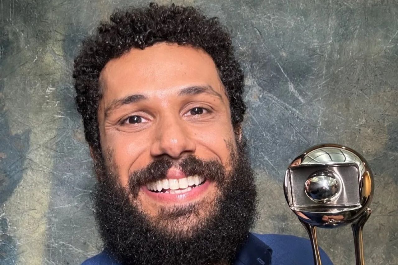 Na televisão, entre seus papéis de destaque está o segurança Aristides em “Além da Ilusão”, Ramiro em “Terra e Paixão”, Chico em “Volta por Cima” e Gilmar em “Três Graças”, todas da TV Globo. Em 2025, estrelou o filme “Vítimas do Dia”, lançado pelo Globoplay, ao lado de Jéssica Ellen.
