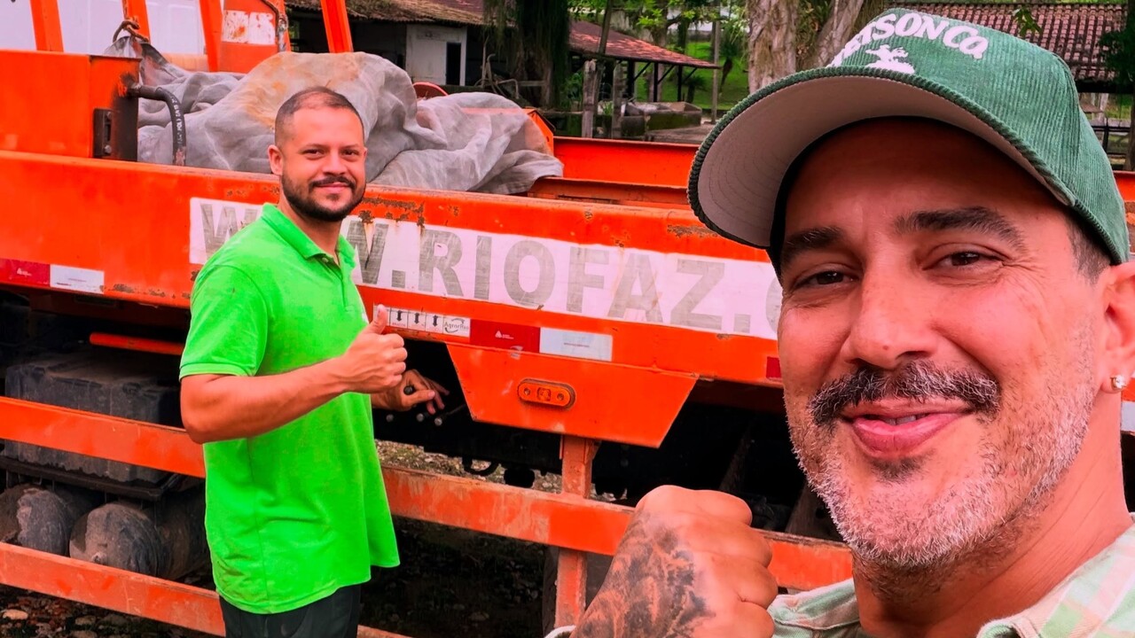 A reforma durou cerca de um ano e incluiu melhorias na casa principal, que agora está preparada para receber os familiares. A propriedade também ganhou uma casa para o caseiro, uma horta e espaços destinados aos animais. No projeto, André procurou preservar características originais do sítio e, ao mesmo tempo, criar novos ambientes para tornar o espaço mais confortável. 

