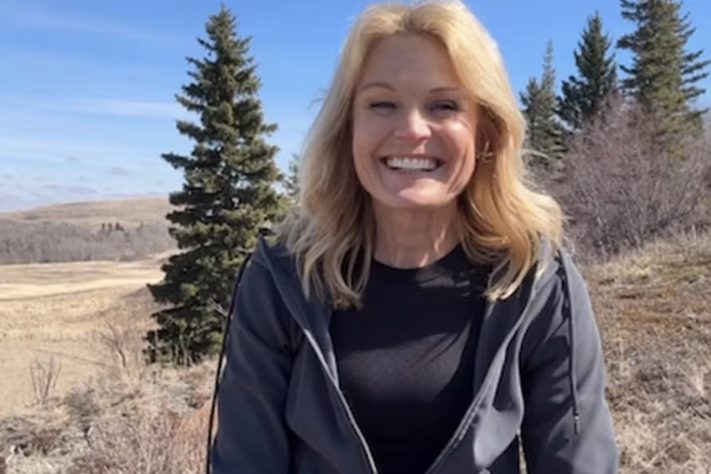 Donna Jean Wilde, atleta de 61 anos supera marca pessoal e bate próprio recorde mundial ao ficar 5 horas em posição de prancha – Reprodução/Instagram