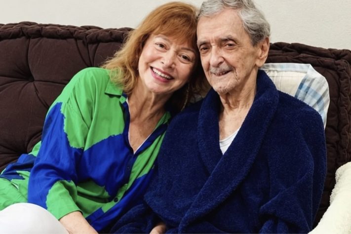 Ator e dublador Edson Silva ao lado de atriz Alcione Mazzeo – Reprodução/Instagram