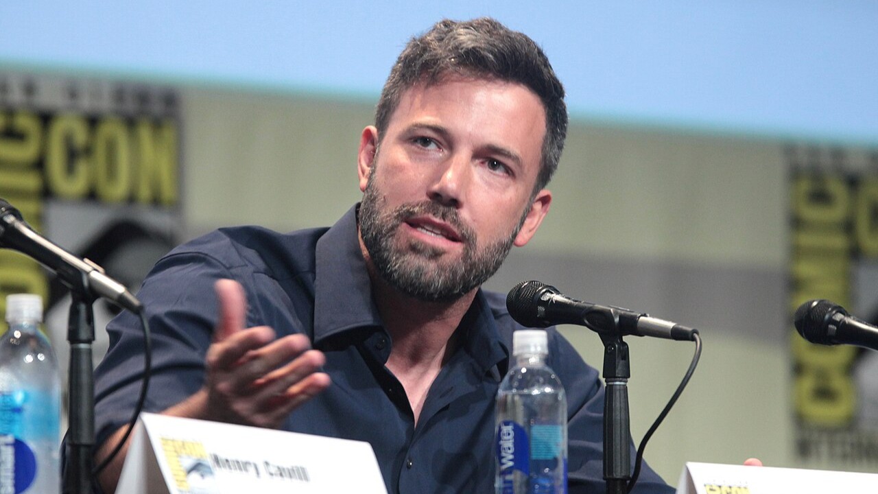 Affleck comparou a situação a um show de mágica, no qual o público perde parte da experiência caso conheça os truques antes da apresentação. Mesmo sem detalhar como utilizou a ferramenta, o diretor declarou que o longa é um bom exemplo de uso ético da tecnologia, por ser um filme muito humano. 
