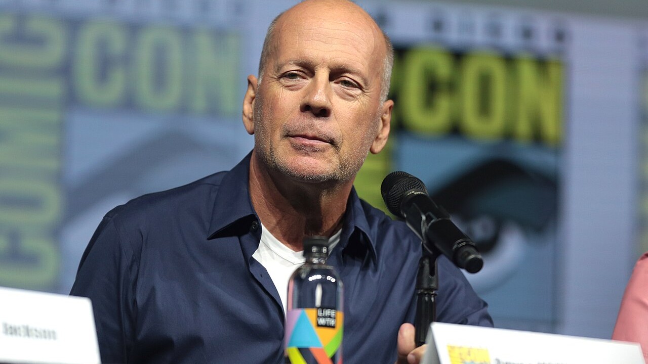 Em mais de quatro décadas de carreira, Bruce Willis venceu dois prêmios Emmy e um Globo de Ouro. No cinema, ficou conhecido por interpretar o policial John McClane na franquia 