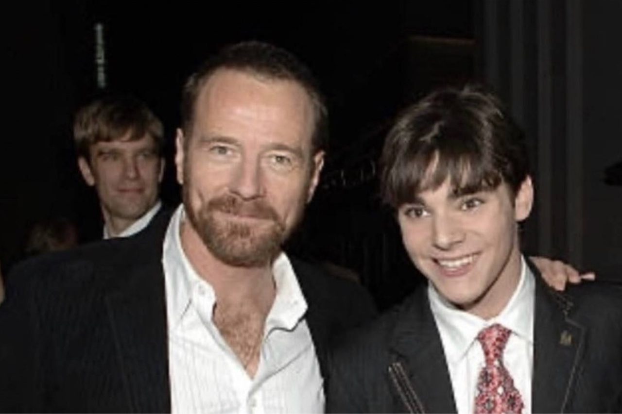A notícia da morte de RJ Mitte, conhecido por interpretar Walter White Jr. na premiada série 'Breaking Bad', abalou profundamente Bryan Cranston, que viveu seu pai na produção. Um dia após o ocorrido, o ator publicou uma homenagem nas redes sociais, na qual expressou a dor pela perda do colega. 

 -  (crédito: Reprodução/Redes Sociais)