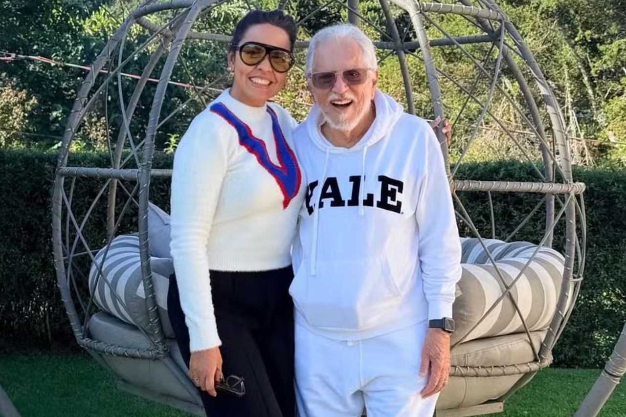 Em 2018, casou-se com a médica Renata Domingues de Nóbrega. Seu filho Marcelo de Nóbrega também seguiu carreira na televisão e trabalha como diretor do programa 