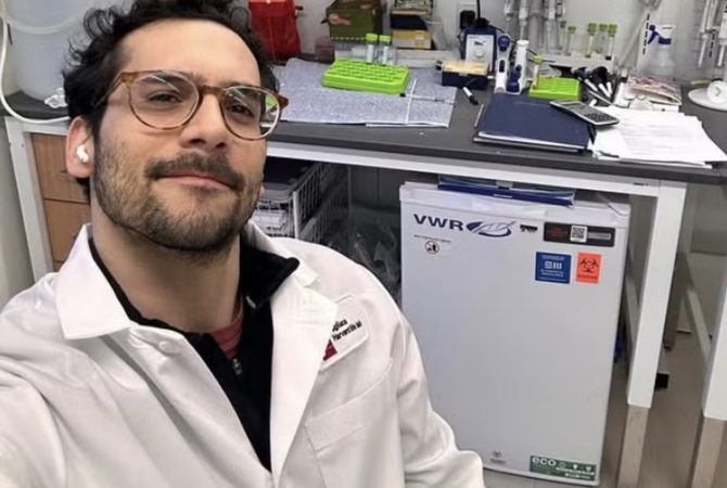 Cientista se torna o 1º brasileiro a vencer prêmio por divulgar ciência nas redes sociais
