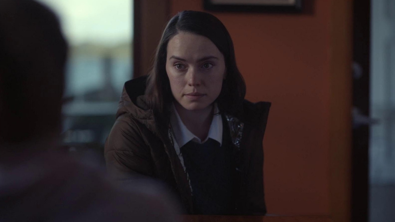 A atriz estreou como produtora em “Às Vezes Quero Sumir”, drama psicológico filmado em Astoria, no Oregon, que chegou ao Festival de Sundance em 2023. No longa, ela também interpreta Fran, uma mulher que costuma pensar na própria morte e cuja rotina muda após conseguir fazer um novo colega de trabalho rir. A aproximação entre os dois dá início a um relacionamento.
