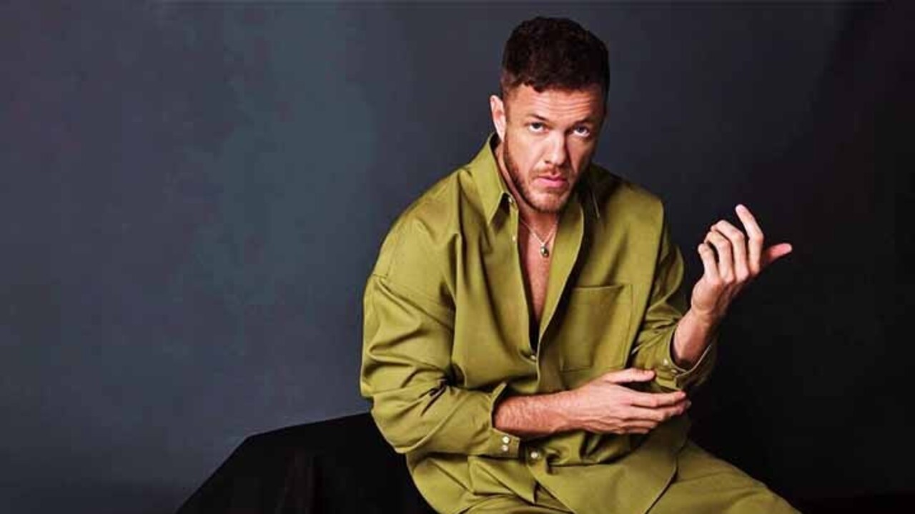Já Dan Reynolds nasceu em 14 de julho de 1987, em Las Vegas, nos Estados Unidos. Cantor, compositor e produtor musical, ele é o vocalista do Imagine Dragons, banda de rock formada em Las Vegas. O grupo surgiu após Dan conhecer o baterista Andrew Tolman e comecerem a tocar juntos na região e recrutarem outros membros. Atualmente, a banda é formada por Dan, com Wayne Sermon na guitarra e Ben McKee no baixo.