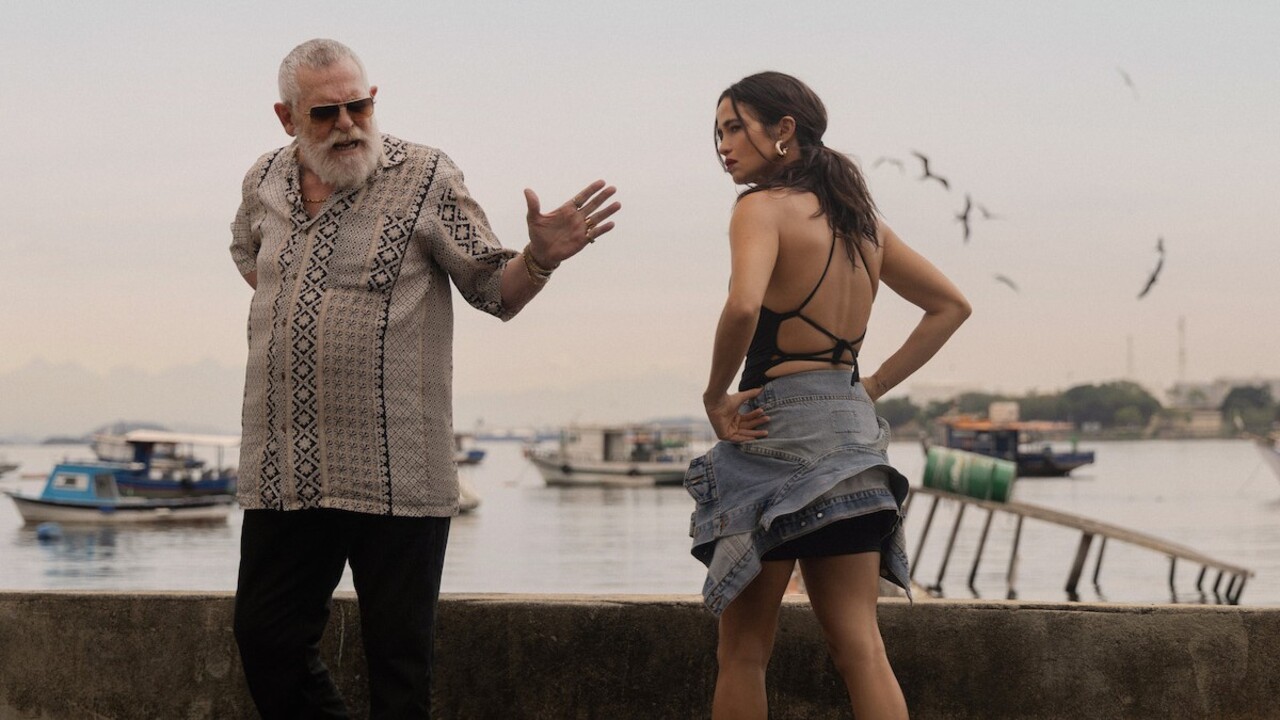 Criada por Diane Maia e Mirna Nogueira, que também assina como roteirista-chefe, 