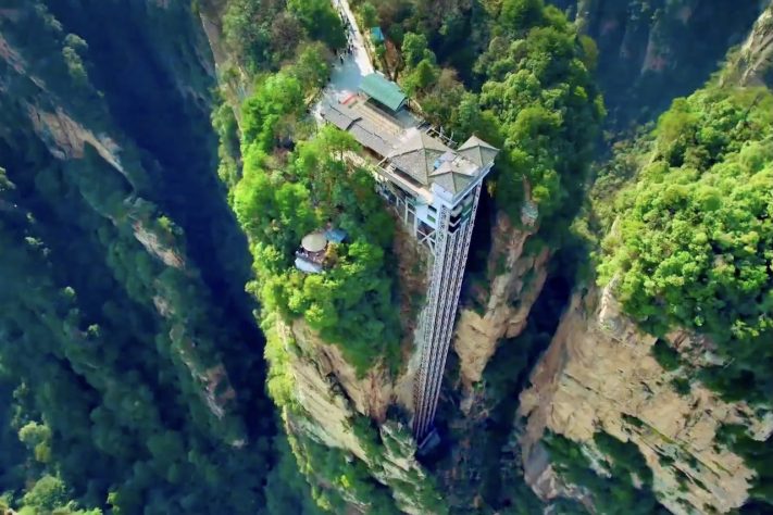 Elevador Bailong, Maior elevador ao ar livre do mundo fica na China – Reprodução/YouTube