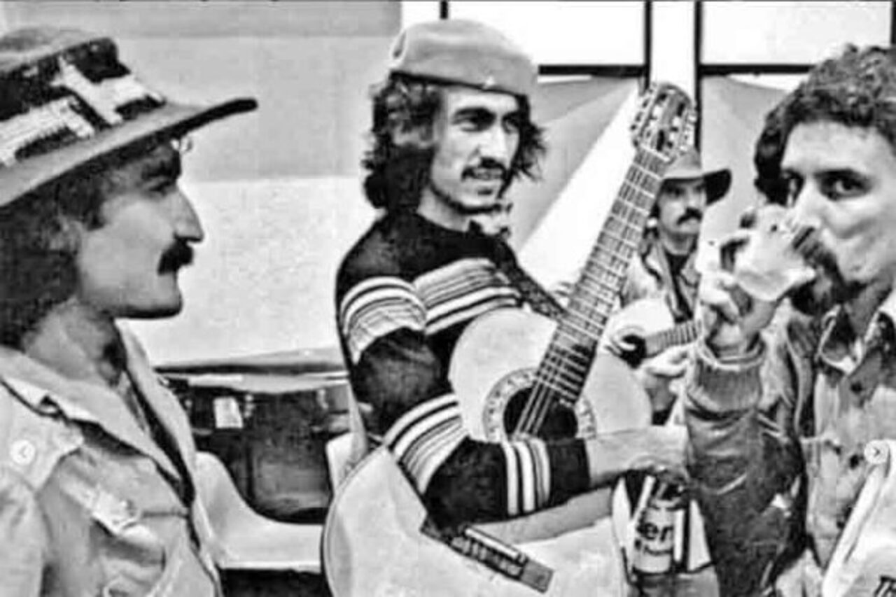 No fim da década de 1960, passou a integrar um grupo de jovens compositores cearenses, composto de nomes como Fagner, Ednardo e Amelinha. Esse movimento ficou conhecido como o “Pessoal do Ceará” e participou de festivais de música no Nordeste. 
