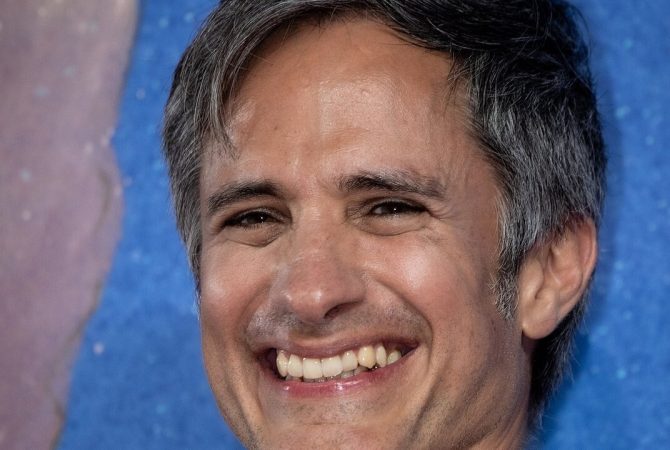 Gael García Bernal lança filme com Débora Nascimento e músicas brasileiras