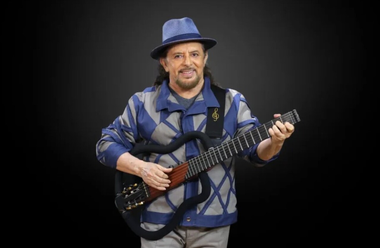 Nascido em 11 de janeiro de 1945, em Petrolina, Pernambuco, Geraldo Azevedo teve contato com a música desde pequeno. Seu primeiro violão foi feito artesanalmente pelo pai, José Amorim, quando o menino tinha cerca de cinco anos. A mãe, conhecida como dona Nenzinha, era professora e incentivava atividades musicais e culturais no ambiente familiar. As referências da infância, somadas à convivência com as tradições do sertão, contribuíram para a formação de um artista que levaria elementos regionais