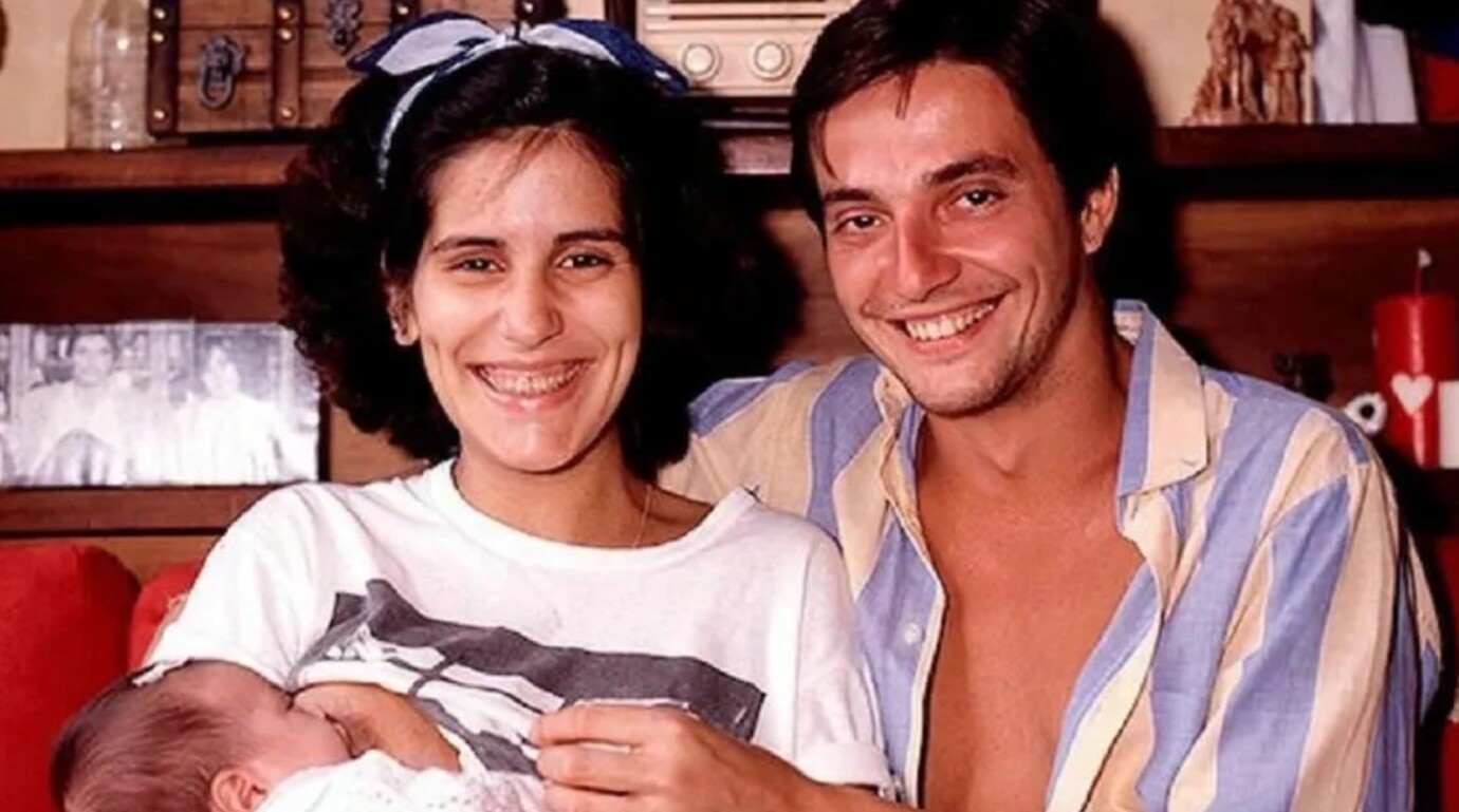 A vida pessoal também ocupa espaço importante na trajetória pública do cantor. Fábio Jr. foi casado sete vezes e é pai de cinco filhos: Cleo, Tainá, Krízia, Fiuk e Záion, frutos de diferentes relacionamentos. Entre as mulheres com quem se casou estão as atrizes Gloria Pires (foto), Guilhermina Guinle e Patrícia de Sabrit, além da modelo Mari Alexandre. 

