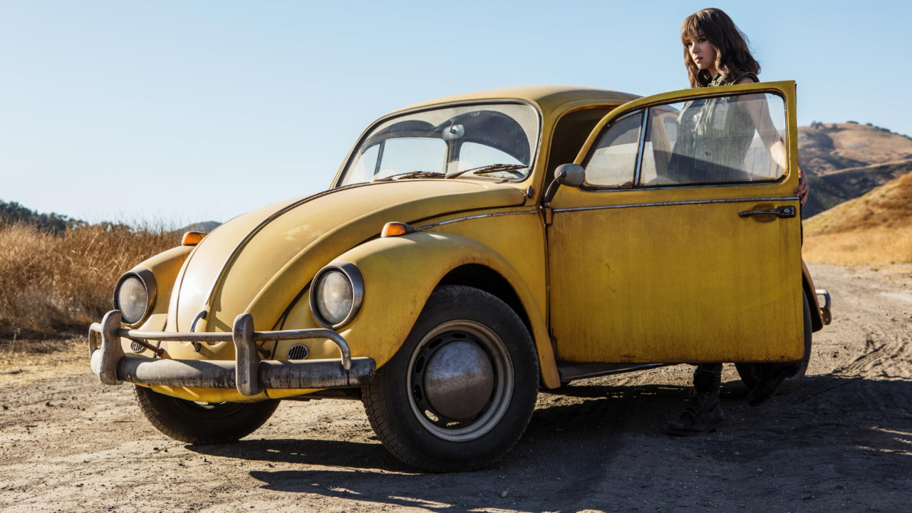 Depois da fase dirigida por Bay, a franquia ganhou novas histórias. “Bumblebee”, lançado em 2018, se passa em 1987 e mostra acontecimentos anteriores ao primeiro filme da série. Em 2023, “Transformers: O Despertar das Feras”, dirigido por Steven Caple Jr. e estrelado por Anthony Ramos, levou a história para 1994. Já “Transformers: O Início”, animação lançada em 2024, voltou ao planeta Cybertron para contar a origem da amizade e da rivalidade entre Optimus Prime e Megatron. 
