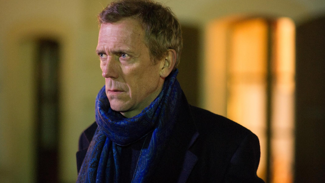 Essa não é a primeira vez que Laurie atua em uma adaptação da obra de Le Carré. Em 2016, ele interpretou o traficante de armas Richard Roper em “The Night Manager”, papel pelo qual recebeu seu terceiro Globo de Ouro, em 2017. O ator reprisou o personagem na segunda temporada da série, que também já teve uma terceira temporada confirmada.
