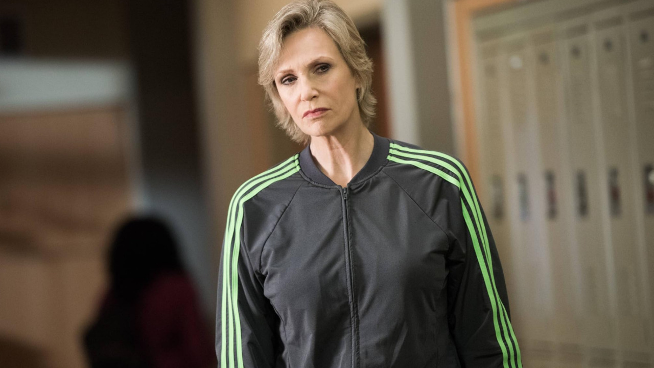 O elenco de “Glee” também contava com Matthew Morrison, que interpretou o professor Will Schuester; Jane Lynch, no papel da treinadora Sue Sylvester; Amber Riley, que deu vida a Mercedes Jones; e Darren Criss, intérprete de Blaine Anderson. Por sua atuação na série, Jane Lynch venceu o Emmy de Melhor Atriz Coadjuvante em Série de Comédia em 2010.
