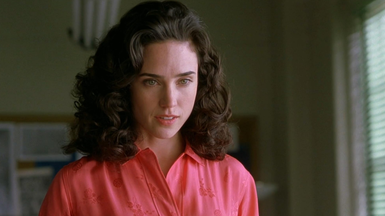 Bettany e Connelly se conheceram nos bastidores de “Uma Mente Brilhante”, dirigido por Ron Howard e lançado em 2001. No filme, ele interpretou Charles Herman, colega de quarto imaginário do matemático John Nash, vivido por Russell Crowe, enquanto ela deu vida a Alicia Nash, esposa do protagonista.
