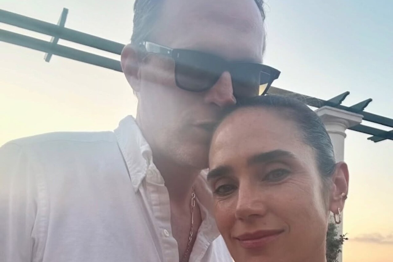 Na época, os dois não contracenaram juntos e estavam em relacionamentos com outras pessoas. Bettany, no entanto, já nutria uma paixão por Connelly desde a adolescência, quando assistiu a “Labirinto: A Magia do Tempo”, filme de 1986 protagonizado pela atriz.
