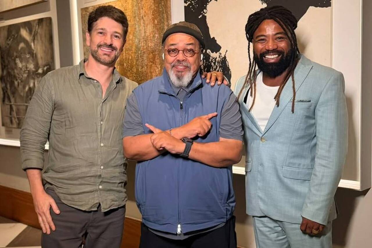 A trajetória de Jorge Aragão será levada aos palcos em “Jorge Aragão: O Enredo do Meu Samba”, musical biográfico idealizado e dirigido por Rodrigo França, com direção artística de Gustavo Nunes. Os dois profissionais já dividiram a criação de “Djavan – O Musical: Vidas pra Contar”. A produção é da companhia Turbilhão de Ideias, responsável pelo novo projeto dedicado à vida e à obra do compositor carioca.
 -  (crédito: Divulgação)