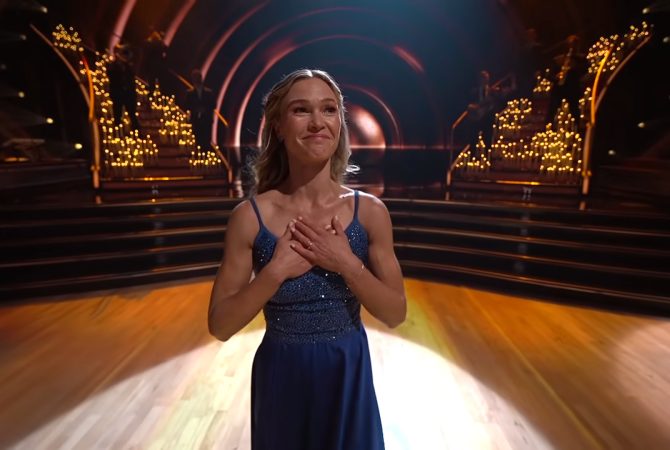 Julia Stiles homenageia Heath Ledger em apresentação emocionante no “Dancing with the Stars”