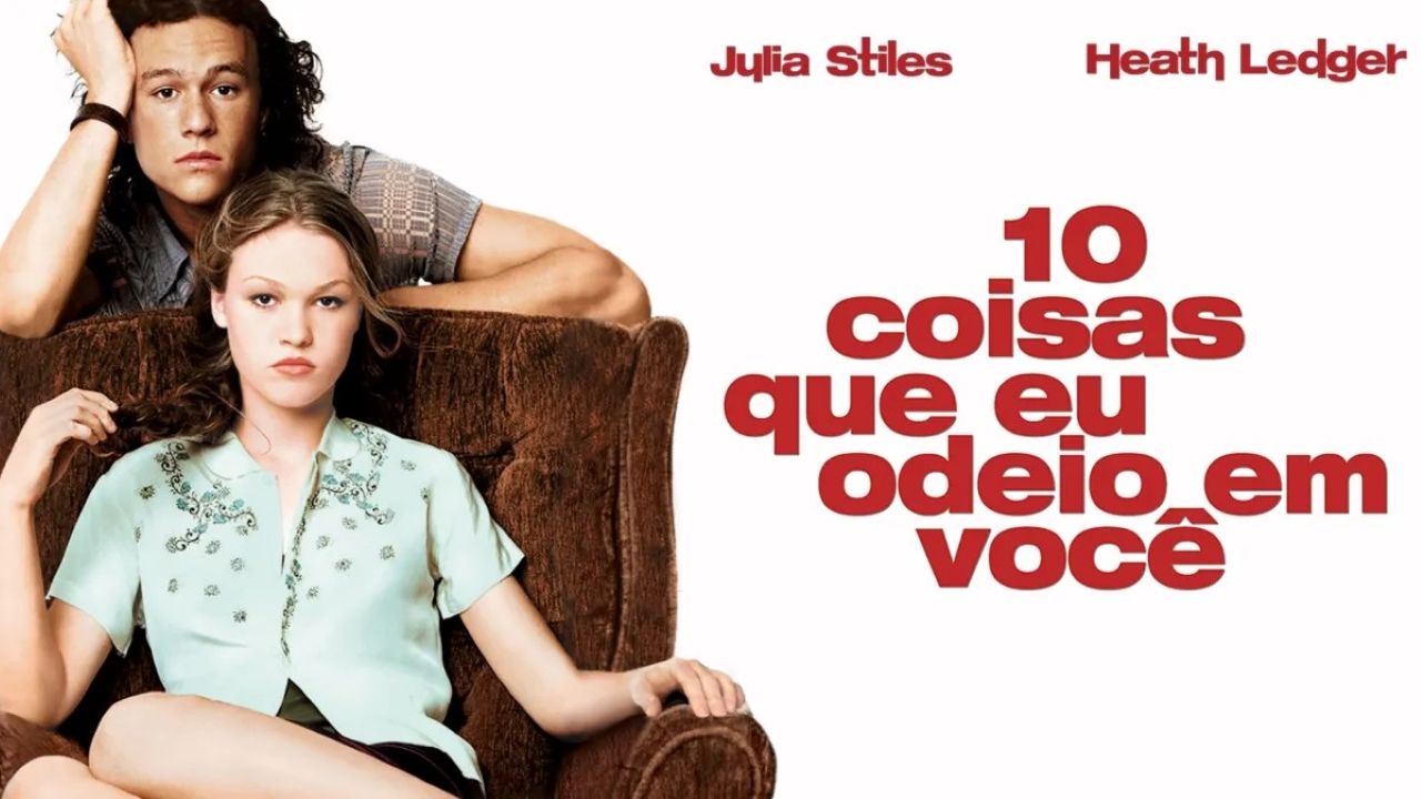 Lançada em 31 de março de 1999, “10 Coisas que Eu Odeio em Você” é uma comédia romântica dirigida por Gil Junger e inspirada na peça “A Megera Domada”, de William Shakespeare. Na trama, Stiles interpreta Kat Stratford, enquanto Ledger vive Patrick Verona, o par romântico da protagonista.

