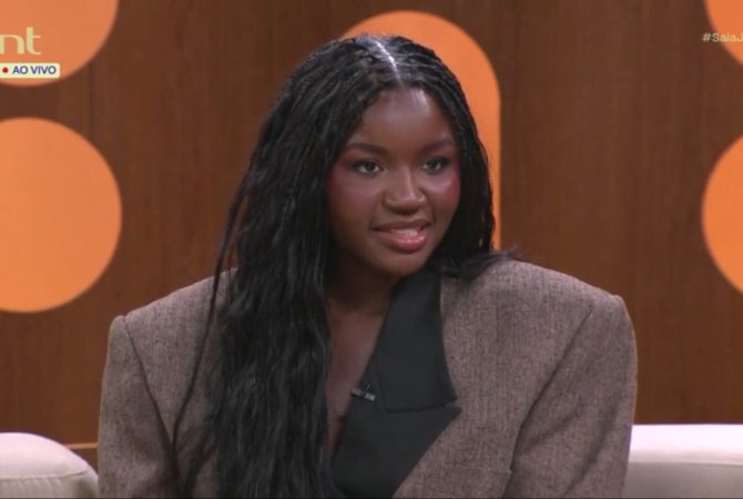 Kenya Sade se emociona ao falar sobre autoestima no “Saia Justa”