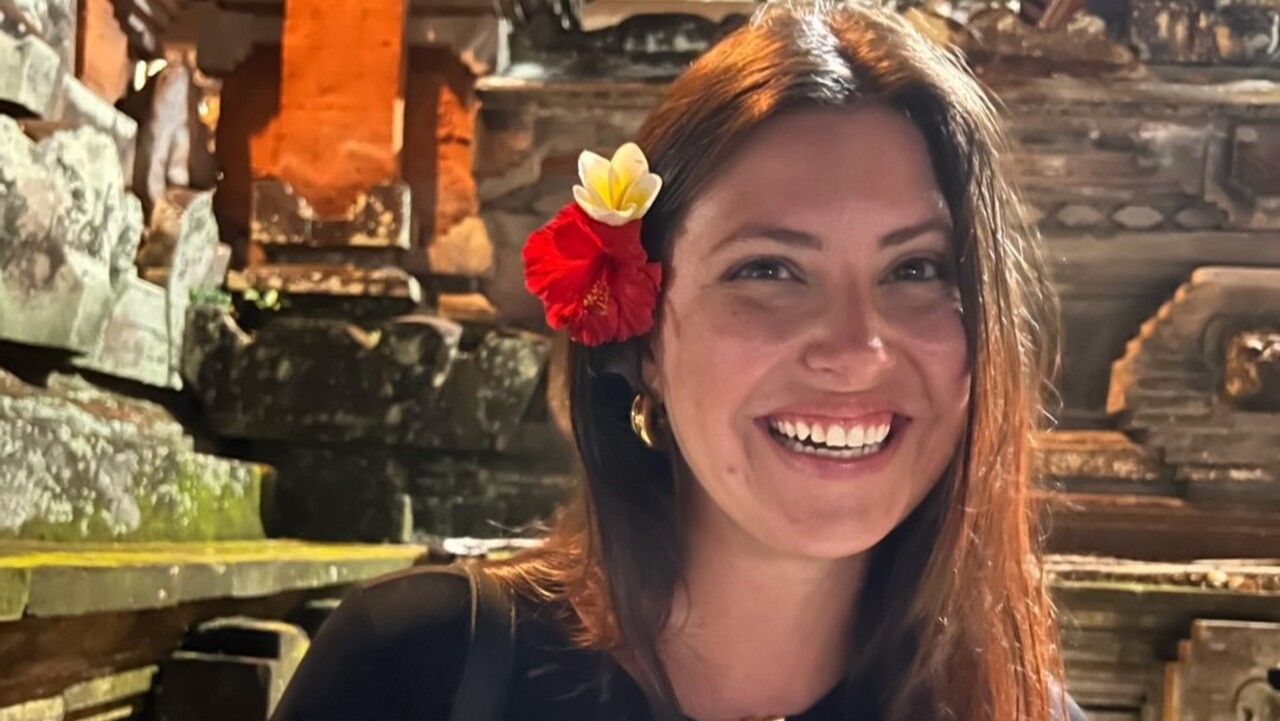 Lara também comentou o carinho que continua a receber do público por seu trabalho em “Sítio do Picapau Amarelo”. Segundo ela, é comum ser reconhecida nas ruas tanto por adultos que acompanharam a série na infância quanto por crianças que a conheceram por influência dos pais. A artista observou que o interesse renovado pelo programa ampliou essas demonstrações de afeto, que considera experiências muito agradáveis e especiais.
