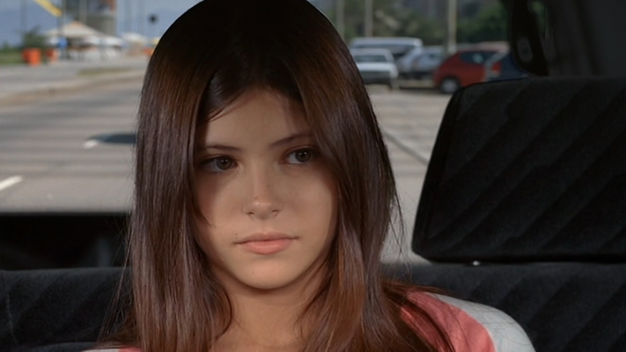 Lara atuou no primeiro filme da franquia, lançado em 2006, como Bia, filha dos personagens interpretados por Tony Ramos e Glória Pires. No terceiro longa, a versão adulta da personagem é vivida por Cleo Pires. A atriz explicou que não mantém contato frequente com Tony Ramos e Glória Pires, mas ficou animada com a oportunidade de reencontrá-los durante o evento.
