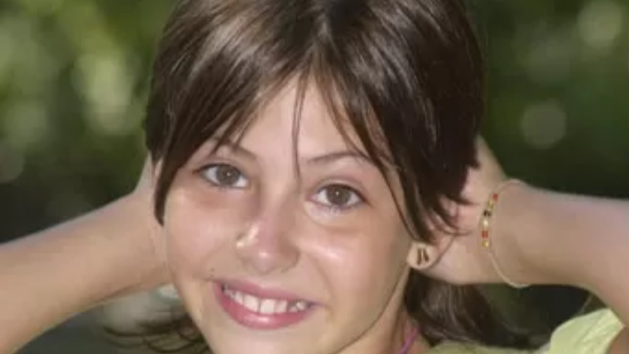 Nascida em 22 de dezembro de 1990, em Juiz de Fora, Minas Gerais, Lara também atuou em novelas como “Malhação”, em 2004, “Eterna Magia”, em 2007, e “O Astro”, em 2011, além do filme “Insônia”, lançado em 2014. Desde então, passou a se dedicar à produção e à direção audiovisual.
