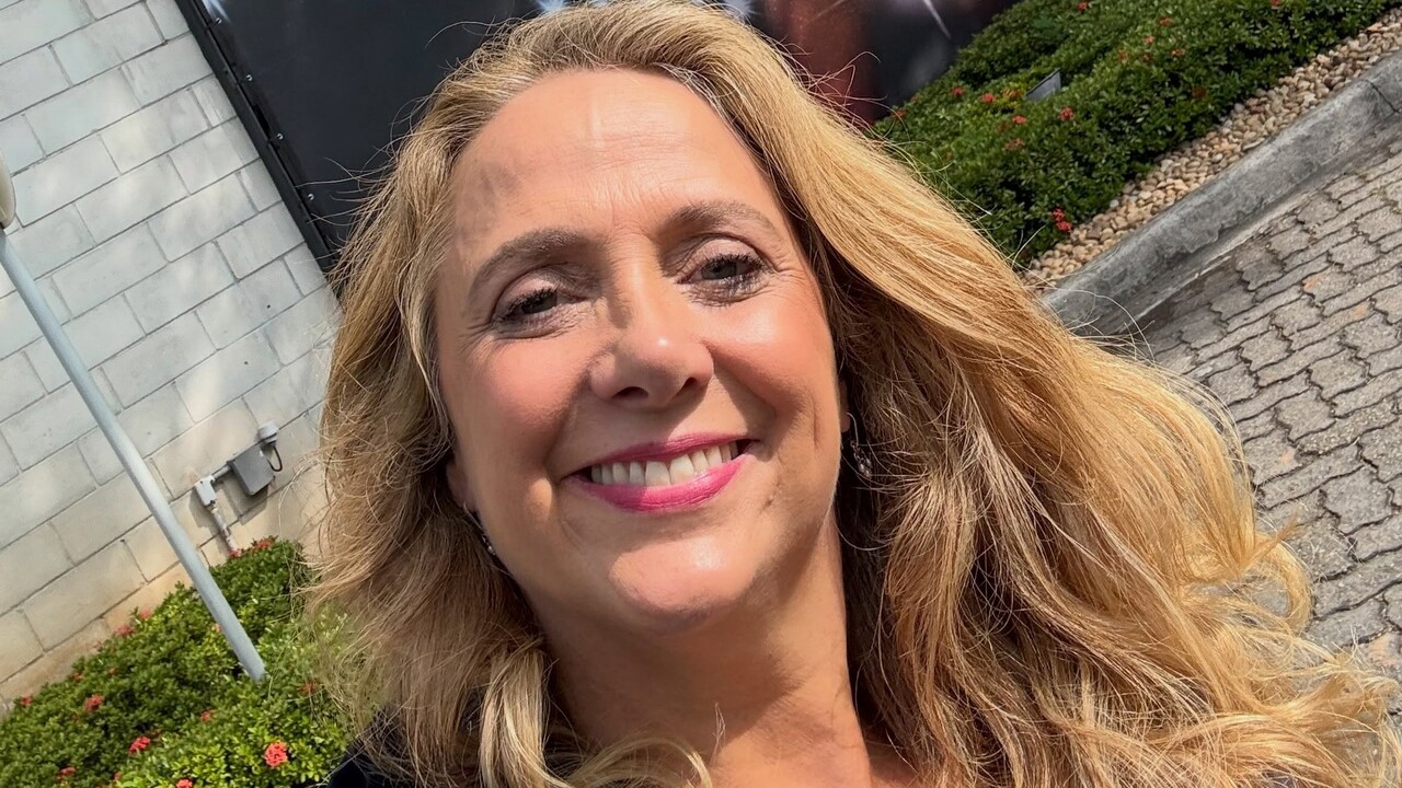 Nascida em 30 de outubro de 1974, Letícia Isnard foi solista do Ballet Eliana Karin entre 1985 e 1996 e conquistou o primeiro lugar na categoria solo livre sênior do Concurso do Conselho Brasileiro da Dança, em 1992. Ela se formou em Ciências Sociais pela PUC-Rio, em 1998, e concluiu o mestrado em Sociologia, com concentração em Antropologia, na Universidade Federal do Rio de Janeiro.