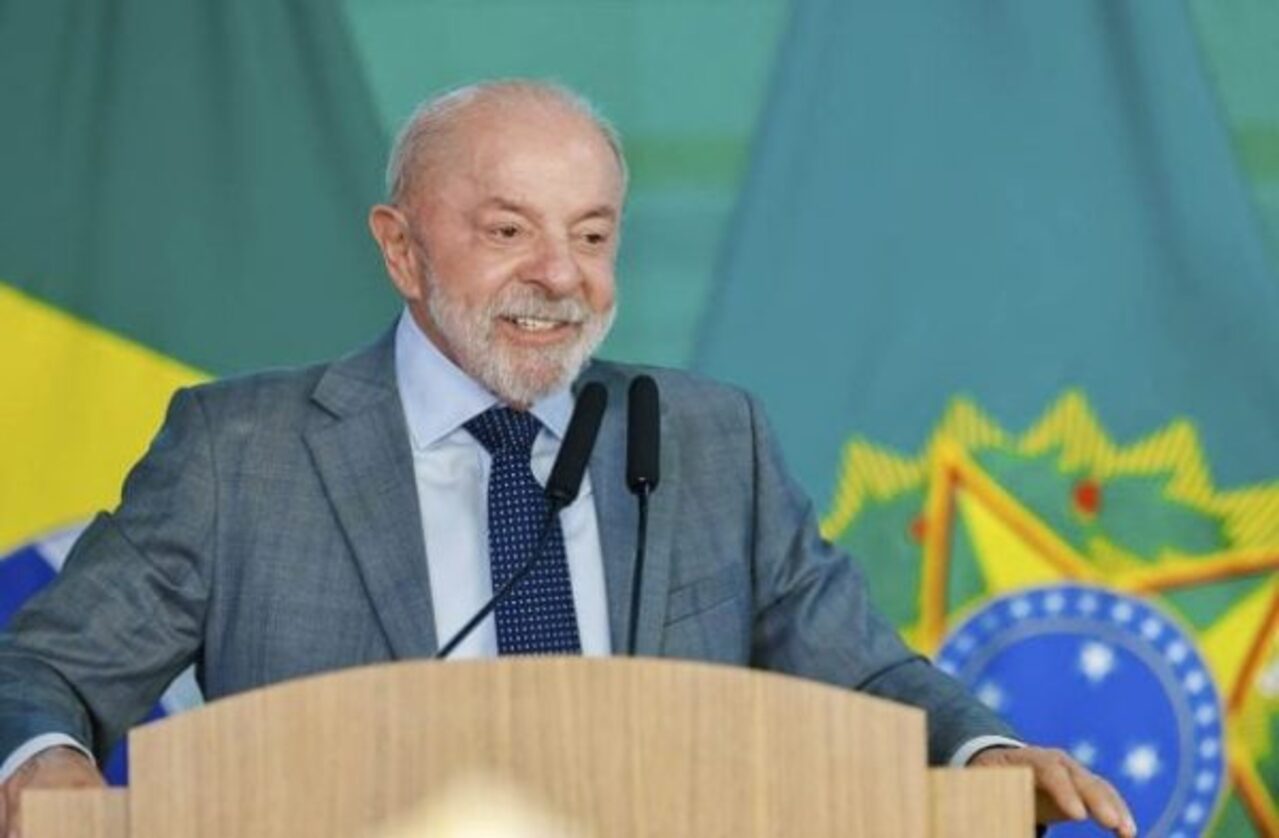Em 2022, Lula voltou a disputar a Presidência e derrotou Jair Bolsonaro no segundo turno, retornando ao Palácio do Planalto em janeiro de 2023. O terceiro mandato foi marcado pela retomada e reformulação de programas sociais, pela aprovação de uma reforma tributária sobre o consumo e por iniciativas voltadas à proteção ambiental e à política industrial. No campo internacional, o presidente buscou ampliar a presença brasileira em fóruns multilaterais e reforçar relações comerciais e diplomáticas.