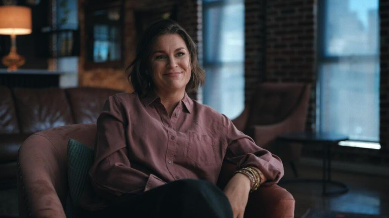Mia Perry Bowick, irmã de Matthew Perry, revelou detalhes sobre o estado de saúde do ator nos últimos anos de vida no documentário “Aquele Sobre Matthew Perry”, da Netflix. A produção revisita a trajetória pessoal e profissional do artista por meio de depoimentos de amigos e familiares, que compartilham relatos sobre sua carreira, seus relacionamentos e a luta contra a dependência química.
 -  (crédito: Reprodução Netflix)