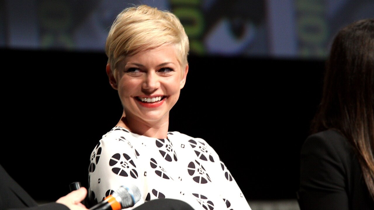 Em entrevista ao programa “Extra” após a homenagem, Stiles contou que pediu autorização a Michelle Williams, ex-companheira de Ledger e mãe da filha do ator, Matilda, antes de dedicar a coreografia a ele. Segundo a artista, Williams concordou com a iniciativa, mas ela ressaltou que não poderia falar sobre a reação dos familiares do astro à apresentação.
