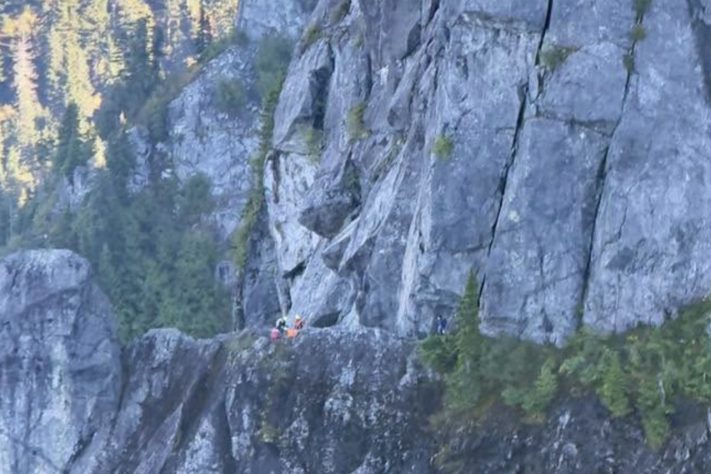 Adolescente precisa ser resgatado em montanha no Canadá após planejar trilha com ajuda de inteligência artificial – Divulgação/North Shore Rescue