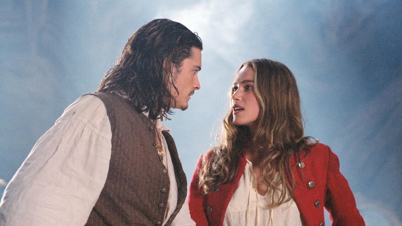 Um dos seus papéis mais memoráveis é Will Turner, da franquia “Piratas do Caribe”. Ao lado de Keira Knightley, que interpreta Elizabeth Swann, e Johnny Depp, no papel de Jack Sparrow, Bloom estrelou o primeiro filme da série, “A Maldição do Pérola Negra”, lançado em 2003. Na trama, Will se une a Jack Sparrow para resgatar Elizabeth, sequestrada pelo capitão Barbossa, e recuperar o navio Pérola Negra.
