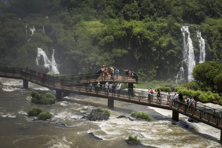 Passarela das Cataratas do Iguaçu durante a construção em 1992 | Flickr - Deni Williams
