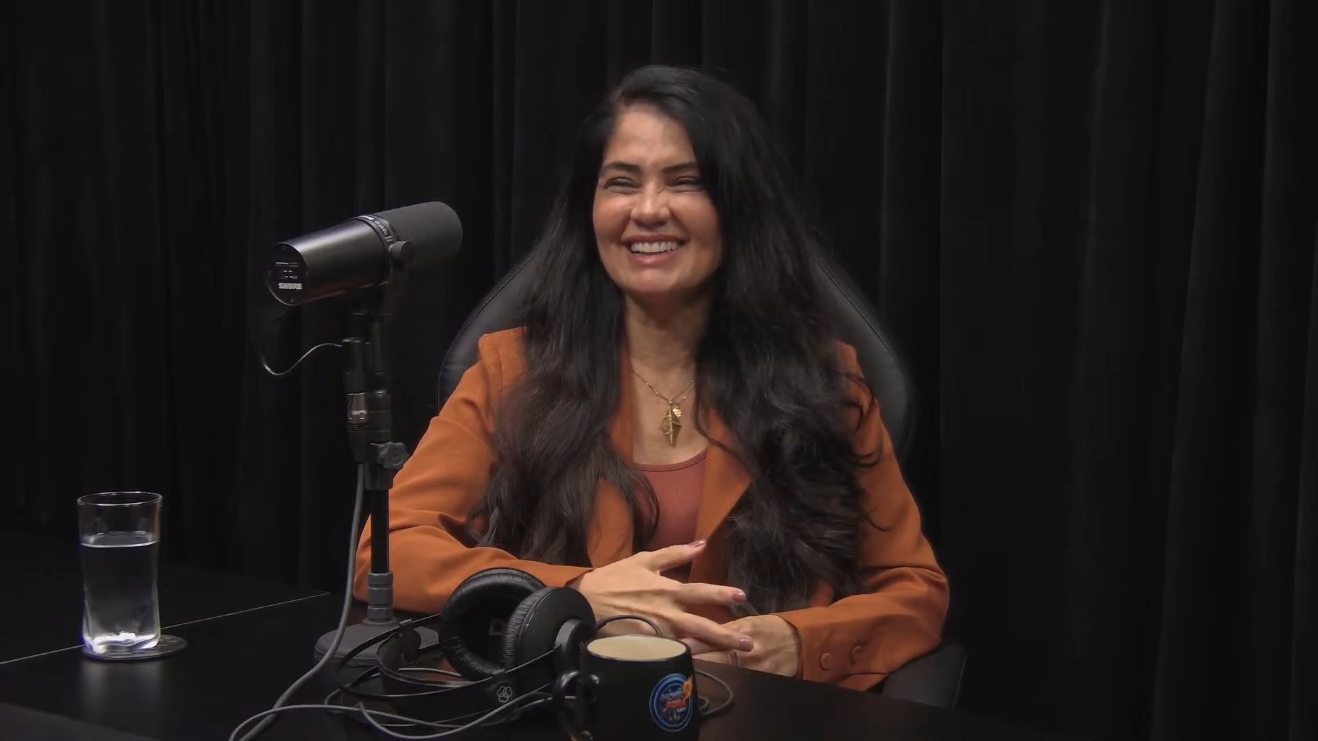 A atriz também falou sobre a sua fé. Sobre o assunto, explicou que se considera evangélica por acreditar nos evangelhos de Jesus Cristo, embora se defina, acima de tudo, como uma mulher de fé. Para ela, o cristianismo foi fundado por homens, enquanto Jesus veio trazer o reino de Deus à Terra e mostrar que o ser humano pode ser livre, razão pela qual se identifica com a fé evangélica.
