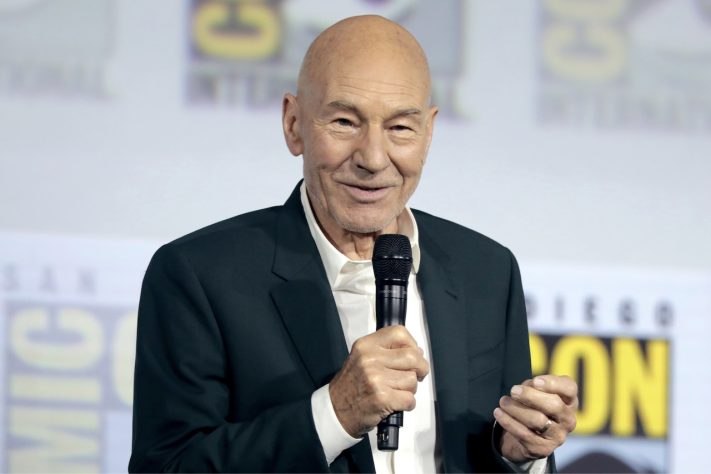 Patrick Stewart morreu aos 86 anos | Flickr - Gage Skidmore