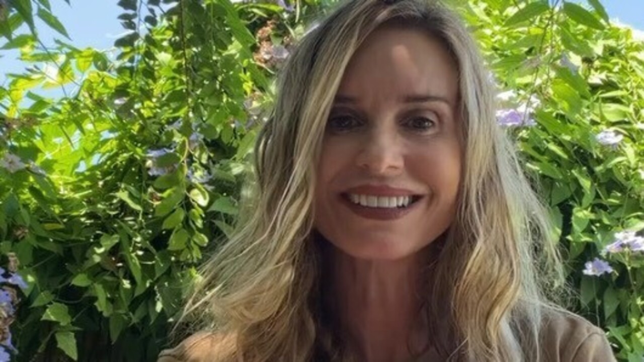 A atriz também passou por uma cirurgia no quadril e também relatou dificuldades relacionadas aos sintomas da menopausa, que, segundo ela, têm pouca informação disponível.Paula contou que passou cerca de dois anos acreditando que tinha depressão e chegou a tomar medicamentos antes de procurar uma endocrinologista, que indicou a reposição hormonal. 
