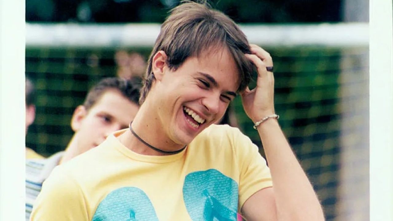 Nascido em 3 de janeiro de 1979, em Santos, no litoral de São Paulo, Paulinho se mudou ainda jovem para a capital paulista. Lá, trabalhou como modelo durante três anos e, em 1997, começou a fazer campanhas publicitárias para grandes marcas, experiência que o aproximou do audiovisual e o levou a frequentar a oficina de atores da Globo. 
